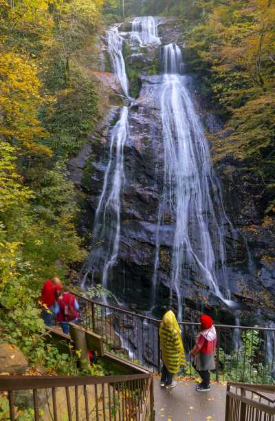 Güzeldere Şelalesi Tabiat Parkı